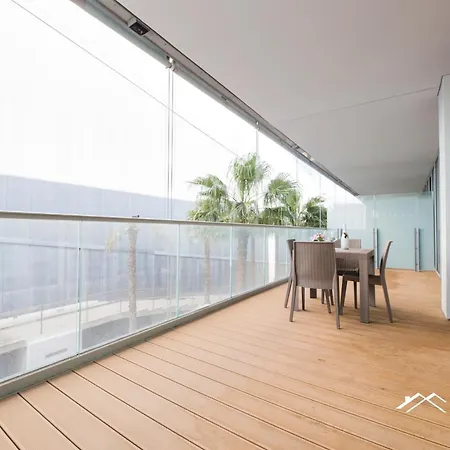Waterfront Lux| Studio|a/c|parking|gym|wifi By Tilo Daire